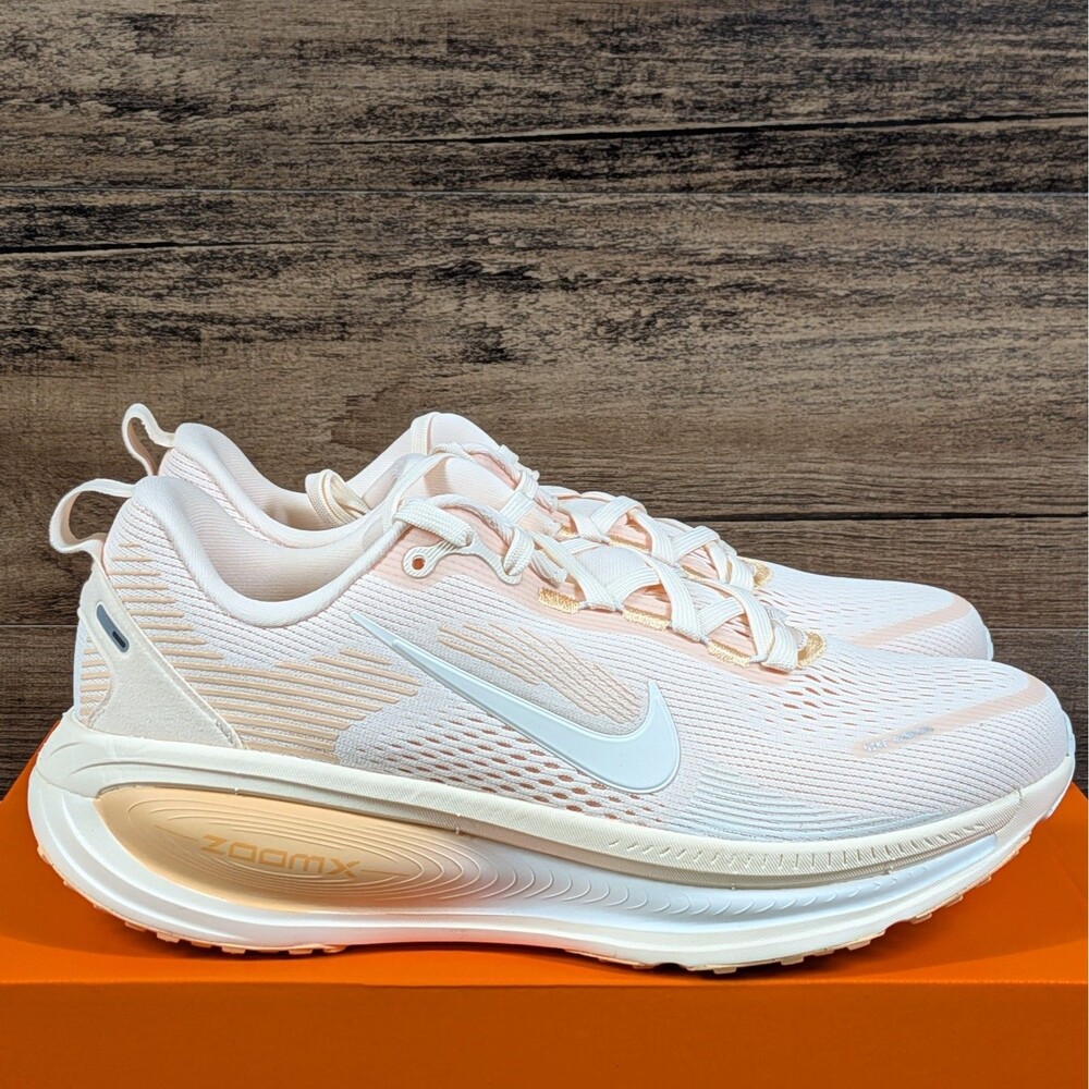 Nike Vomero 18 Women's 9 Guava Ice Sail Orange Chalk Running Shoes HM6804-800
